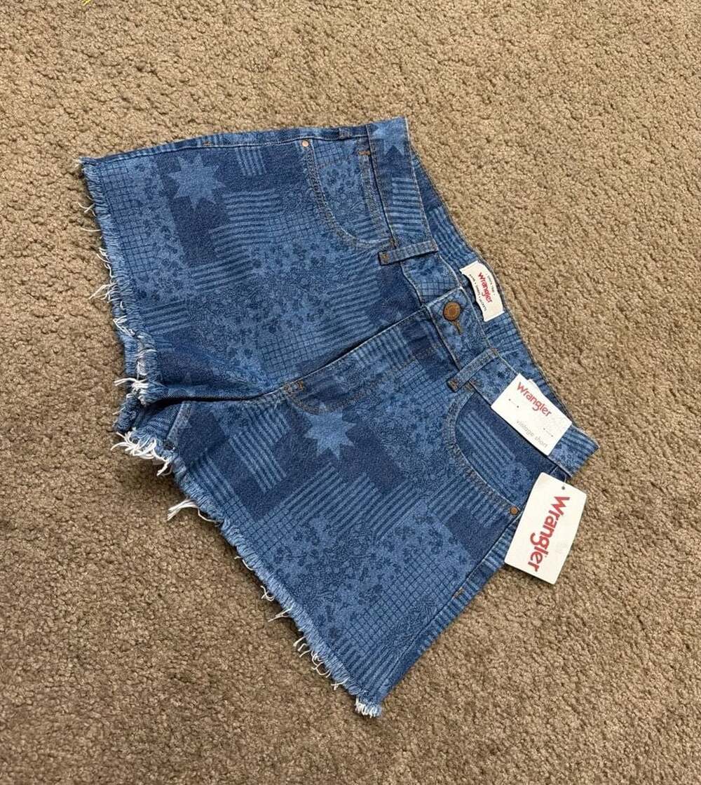 Wrangler Mid-Rise Vintage Short Blue Denim Patchwork Star Print Cut Off Size 2